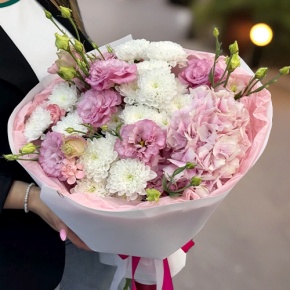 Букет "Табу" из хризантемы, Голландской гортензии и эустомы в Истре