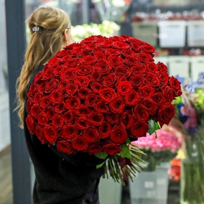 Букет 101 красная роза Ред Наоми (60 см) в Истре