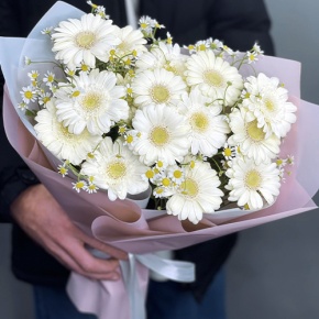 Нежный букет из гербер и ромашек в Истре