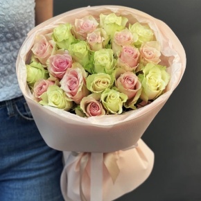Букет из 21 нежной розы (40 см) в Истре