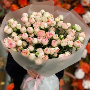 Букет из 35 нежных кустовых роз (40 см) в Истре