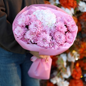 Букет "Гёрлз" из хризантем и гортензии в Истре