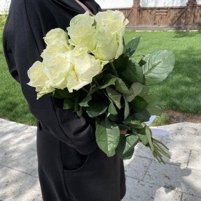 Букет из 9 белых роз (70 см) в Истре