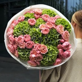 Букет "Фреш леди" из Голландских гортензий и пионовидных кустовых роз Джульетта в Истре