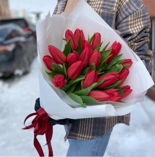 Букет красных тюльпанов в Истре