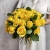 Букет из 25 лимонных роз с рускусом (40 см) в Истре Букет из 25 лимонных роз с рускусом (40 см) в Истре