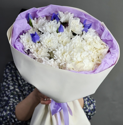 Букет "Грация" из ирисов, гортензии и кустовых хризантем в Истре